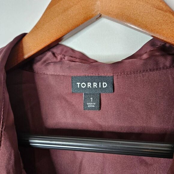 Torrid Satin Burgundy Button Front Blouse sz‎ 1x - Picture 3 of 5